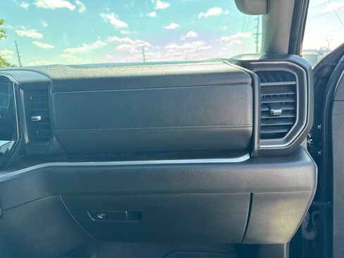 Used 2025 GMC Sierra 1500 SLT AWD/4WD image 16