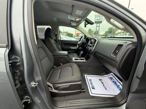 Used 2022 Chevrolet Colorado LT w/ LT Convenience Package AWD/4WD image 10
