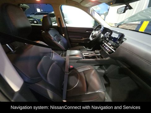 Used 2025 Nissan Pathfinder SL FWD image 6