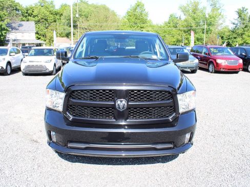 Used 2017 RAM 1500 Express w/ Express Value Package AWD/4WD image 3