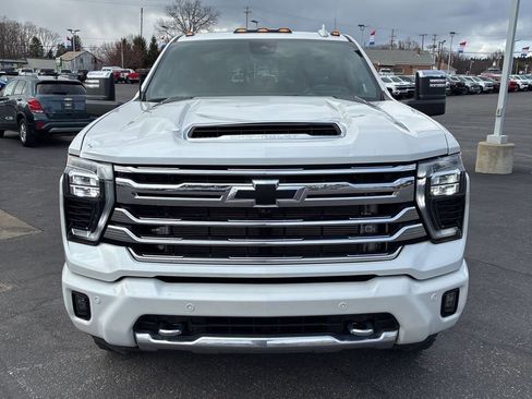Used 2024 Chevrolet Silverado 3500 High Country w/ High Country Premium Package image 2