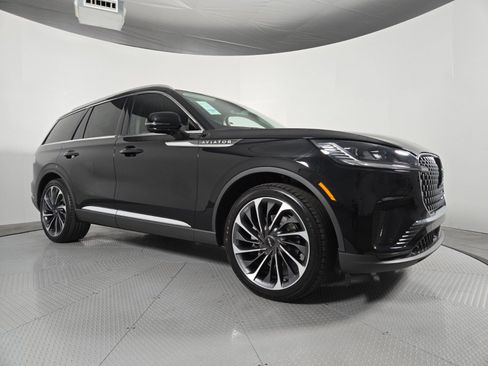 New 2026 Lincoln Aviator Reserve AWD/4WD image 2