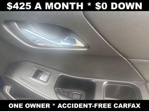 Used 2023 Chevrolet Traverse LT image 32