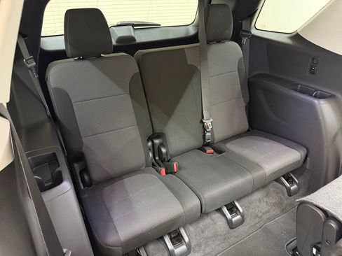 Used 2019 Chevrolet Traverse LT FWD image 16