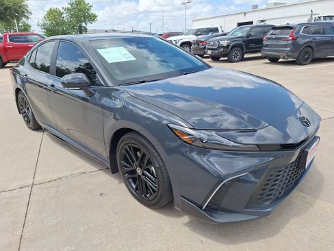 Used 2025 Toyota Camry SE w/ Convenience Package FWD image 8
