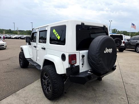 Used 2016 Jeep Wrangler Unlimited Sahara w/ Connectivity Group image 7