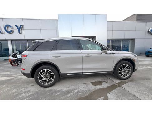 Used 2022 Lincoln Corsair Standard w/ Equipment Group 101A image 6