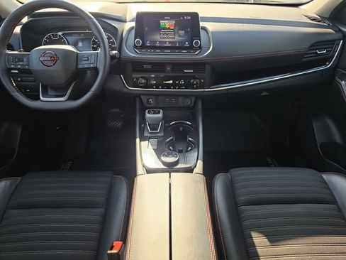 Certified 2025 Nissan Rogue SV AWD/4WD image 15