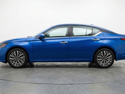 Used 2025 Nissan Altima 2.5 SV image 5