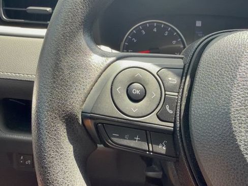 Used 2019 Toyota RAV4 XLE FWD image 17