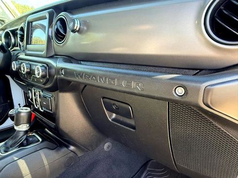 Used 2021 Jeep Wrangler Unlimited Sport image 23