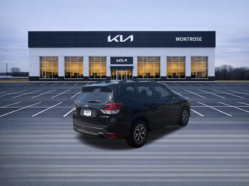 Used 2023 Subaru Forester Premium AWD/4WD image 6