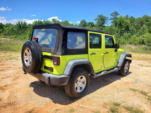 Used 2016 Jeep Wrangler Unlimited Sport w/ Connectivity Group AWD/4WD image 10