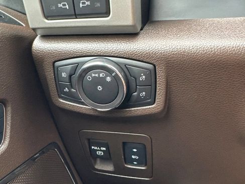 Used 2018 Ford F150 King Ranch w/ Equipment Group 601A Luxury AWD/4WD image 21