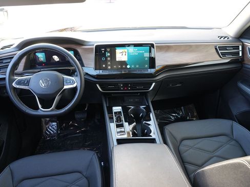 Used 2025 Volkswagen Atlas SE image 25