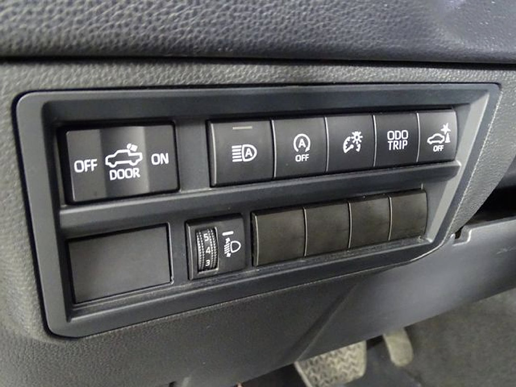 Used 2022 Toyota Tundra SR5 w/ SR5 Convenience Package AWD/4WD image 18