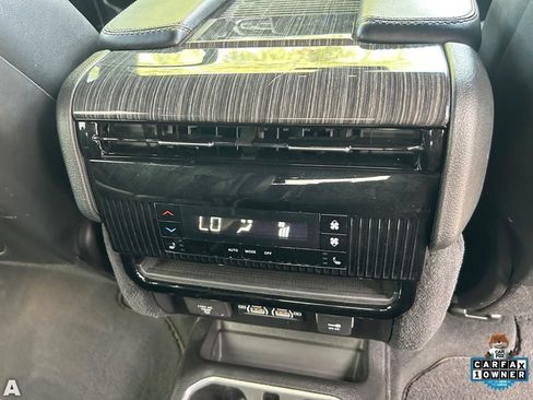 Certified 2022 Jeep Wagoneer Series III w/ Premium Group I AWD/4WD image 16
