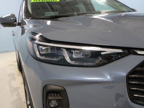 Used 2025 Ford Escape Platinum w/ Premium Technology Package image 38