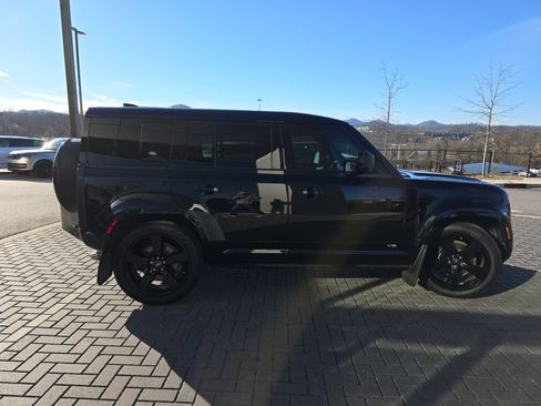 Certified 2024 Land Rover Defender 110 V8 image 4