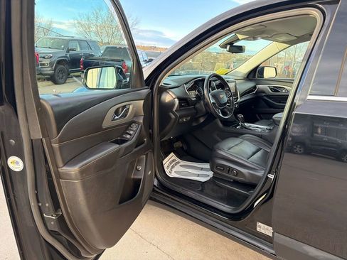 Used 2020 Chevrolet Traverse LT w/ LT Premium Package image 9