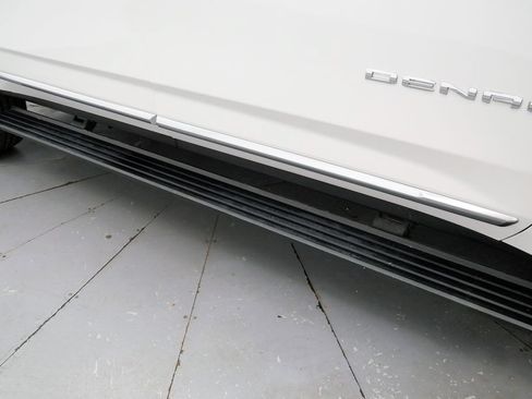 Used 2023 GMC Yukon XL Denali AWD/4WD image 38