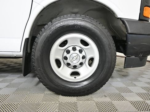 Used 2017 Chevrolet Express 3500 RWD image 11