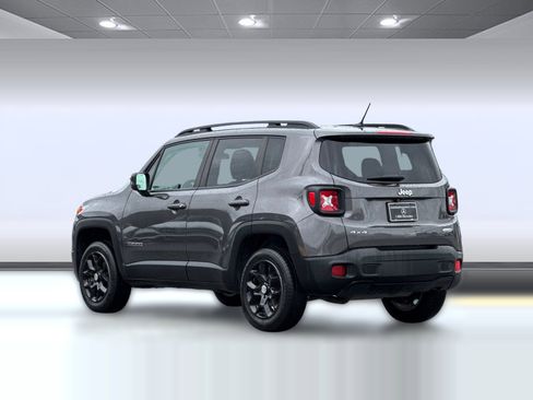 Used 2017 Jeep Renegade Latitude AWD/4WD image 3