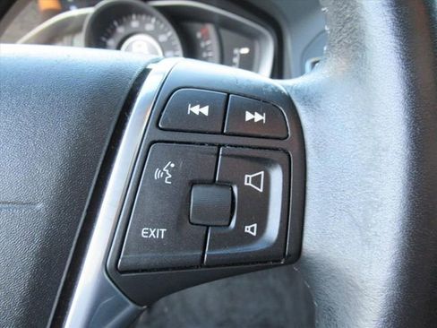 Used 2017 Volvo XC60 T5 Inscription image 23