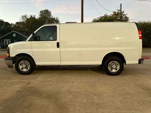 Used 2017 Chevrolet Express 2500 image 8