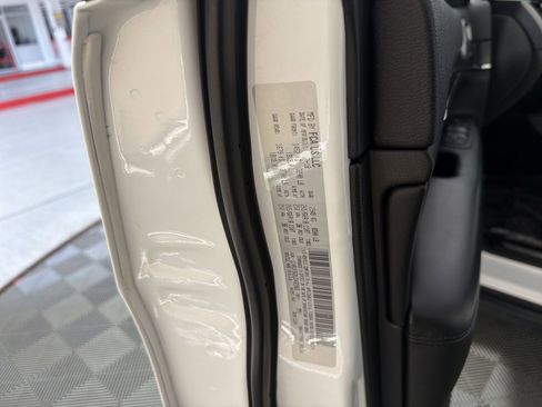 Used 2018 Jeep Grand Cherokee Limited image 28