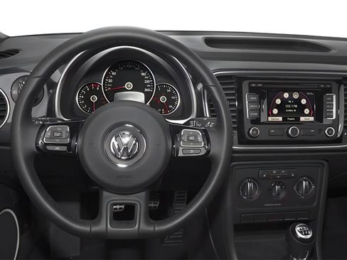 Used 2013 Volkswagen Beetle 2.0T image 4