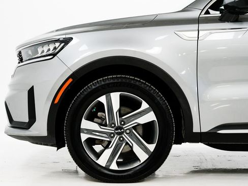 Certified 2023 Kia Sorento EX w/ Panoramic Sunroof Package image 29