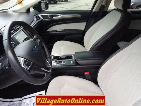 Used 2019 Ford Fusion SE w/ Equipment Group 151A image 18