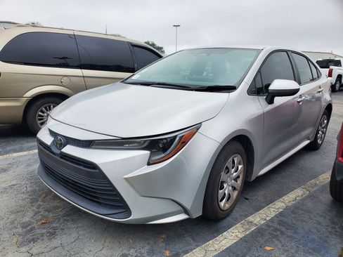 Used 2024 Toyota Corolla LE image 3
