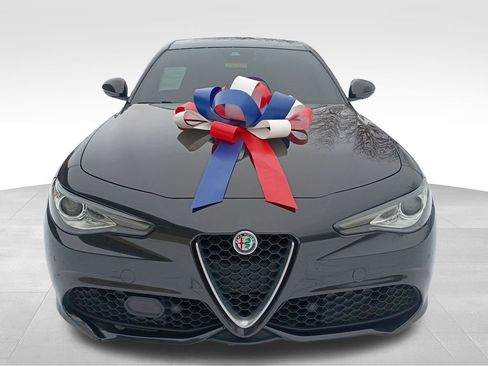 Used 2017 Alfa Romeo Giulia AWD image 8