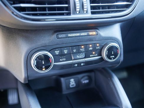 Used 2025 Ford Escape ST-Line image 18