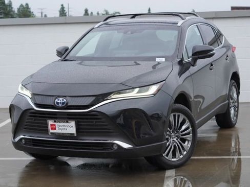 Certified 2024 Toyota Venza XLE image 4