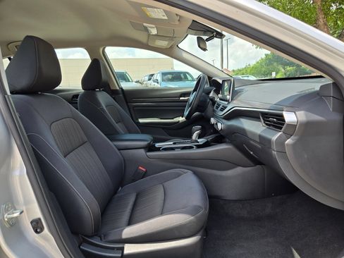 Used 2024 Nissan Altima 2.5 SV FWD image 27