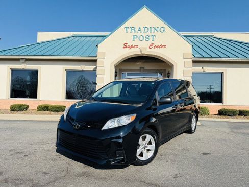 Used 2020 Toyota Sienna L image 22
