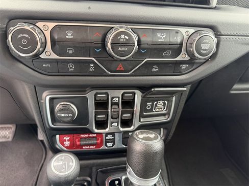 Used 2024 Jeep Wrangler Unlimited Rubicon image 17