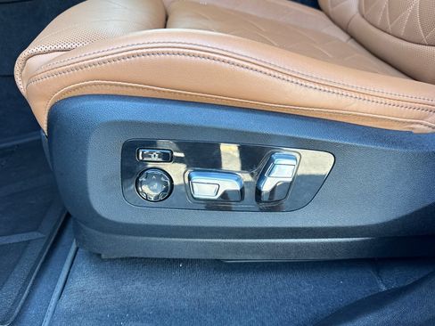 Used 2023 BMW X7 xDrive40i w/ Executive Package AWD/4WD image 12
