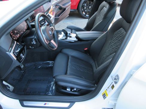 Used 2023 BMW 530e w/ M Sport Package image 7