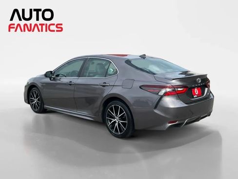 Used 2021 Toyota Camry SE w/ Convenience Package FWD image 3