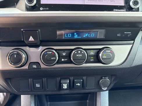 Used 2021 Toyota Tacoma SR5 AWD/4WD image 20