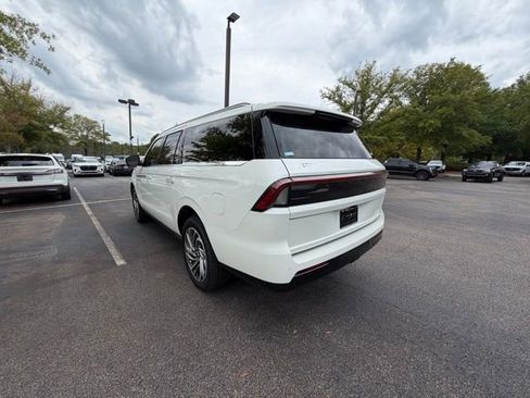 New 2025 Lincoln Navigator L Reserve image 4