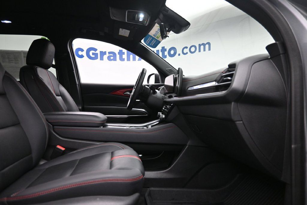 Used 2025 Chevrolet Traverse RS w/ LPO, Floor Liner Package AWD/4WD image 9