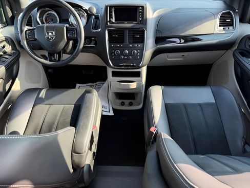 Used 2018 Dodge Grand Caravan SXT FWD image 13