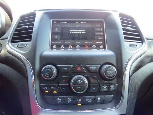 Used 2019 Jeep Grand Cherokee Laredo AWD/4WD image 17