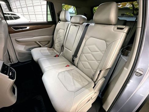 Used 2024 Volkswagen Atlas SE image 28