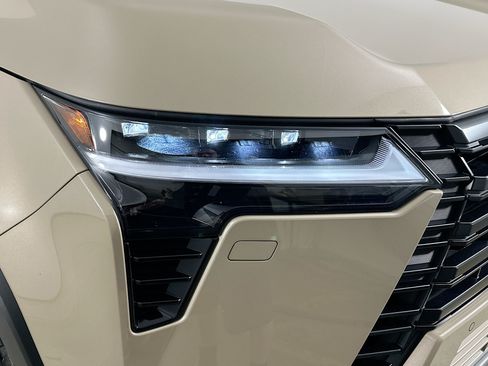 Used 2025 Lexus GX 550 AWD/4WD image 9